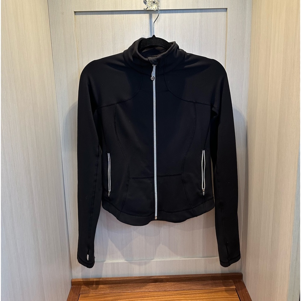 Lululemon black zip up with thumb holes worn once size 4-6
